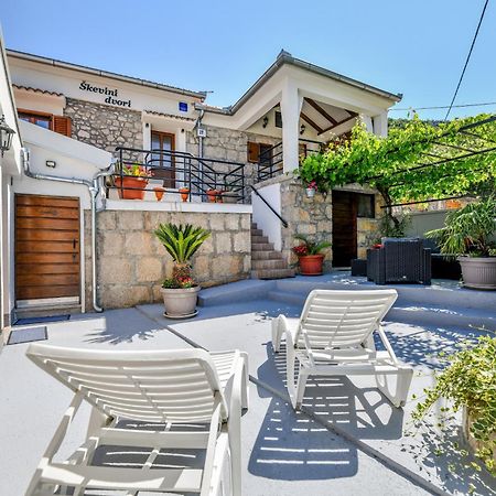 Holiday Home Skevini Dvori Stari Grad Kültér fotó