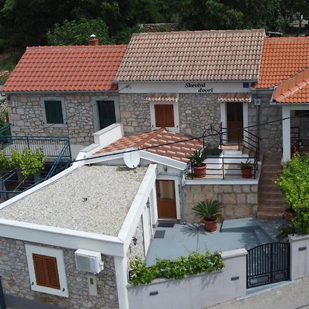 Holiday Home Skevini Dvori Stari Grad Kültér fotó