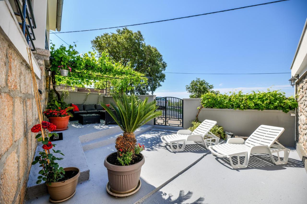 Holiday Home Skevini Dvori Stari Grad Kültér fotó