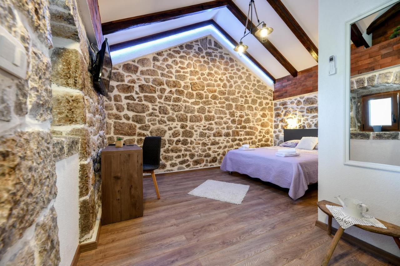 Holiday Home Skevini Dvori Stari Grad Kültér fotó