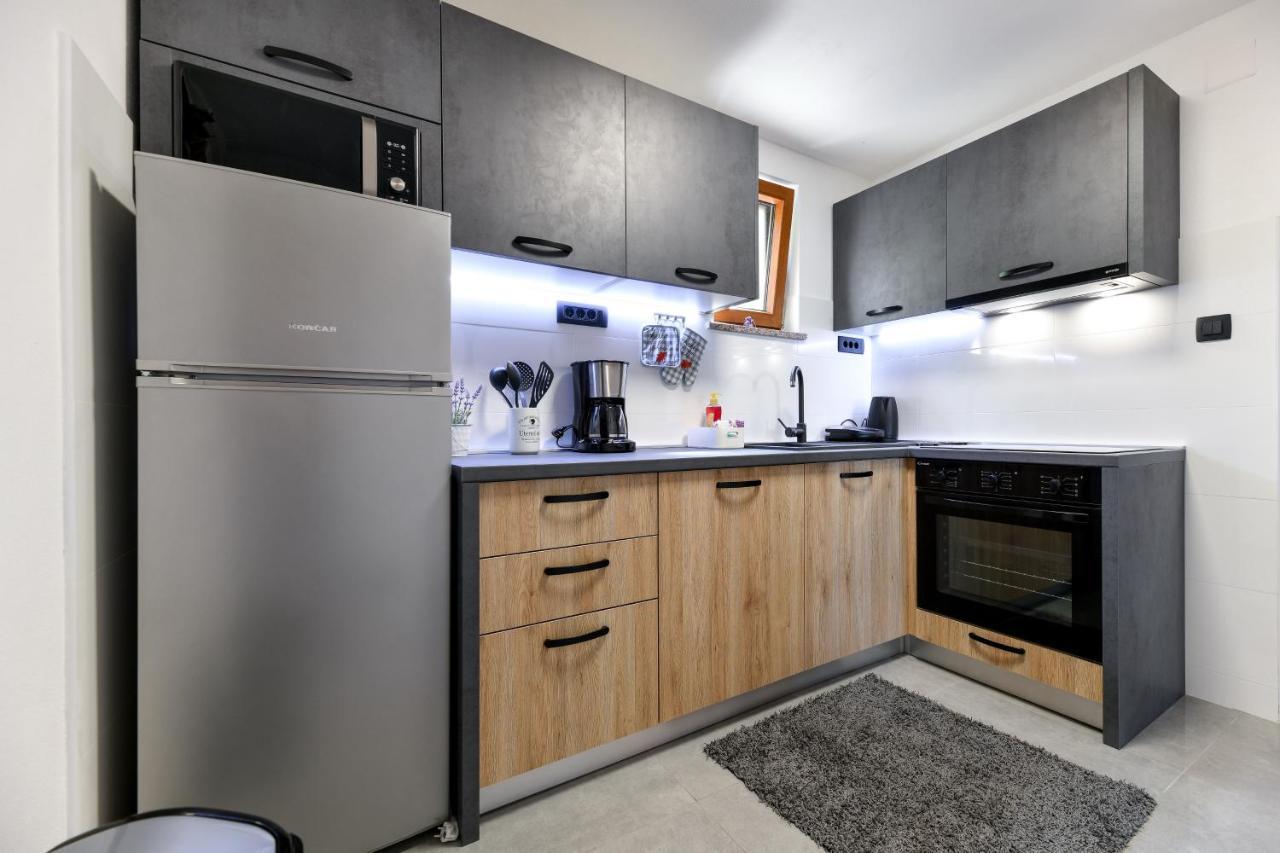 Holiday Home Skevini Dvori Stari Grad Kültér fotó