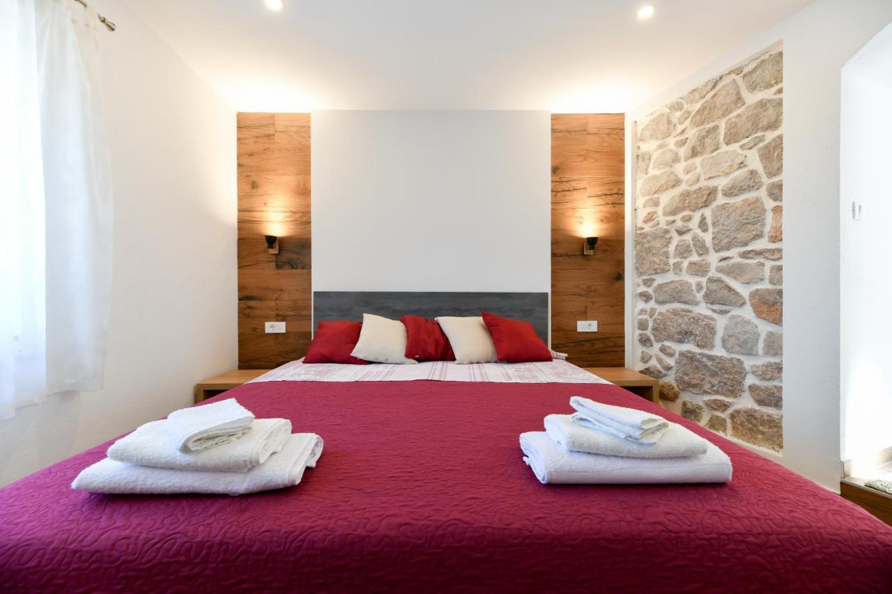 Holiday Home Skevini Dvori Stari Grad Kültér fotó