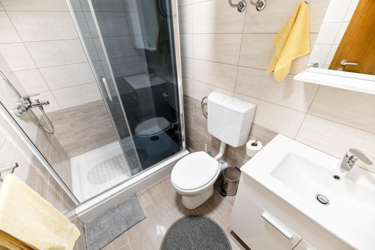 Holiday Home Skevini Dvori Stari Grad Kültér fotó