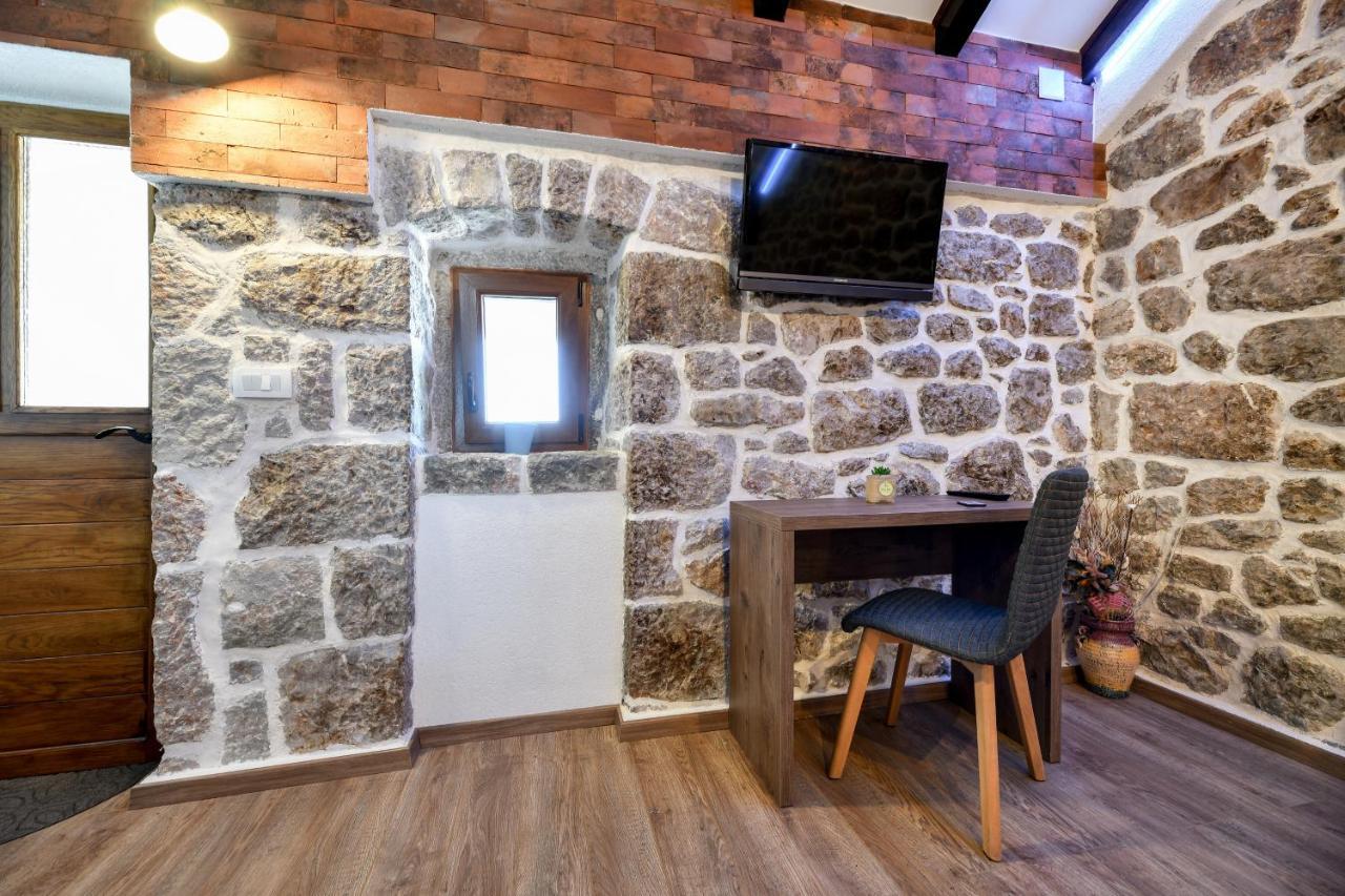 Holiday Home Skevini Dvori Stari Grad Kültér fotó
