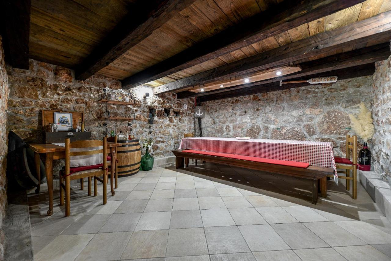 Holiday Home Skevini Dvori Stari Grad Kültér fotó