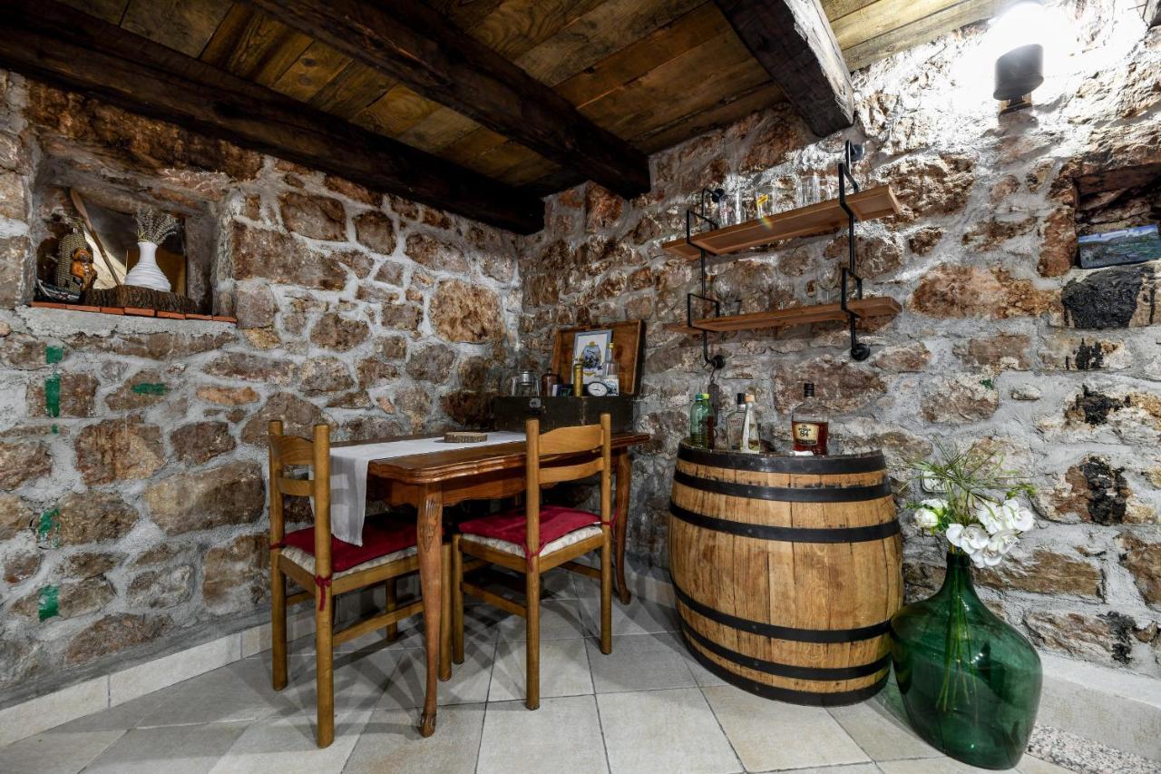 Holiday Home Skevini Dvori Stari Grad Kültér fotó