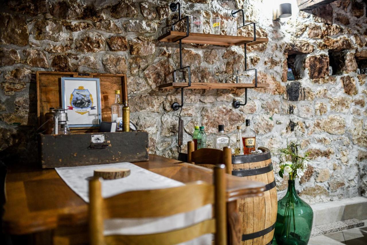 Holiday Home Skevini Dvori Stari Grad Kültér fotó
