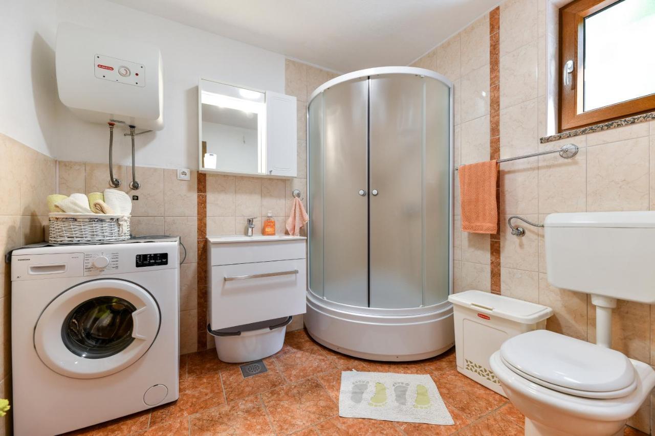 Holiday Home Skevini Dvori Stari Grad Kültér fotó