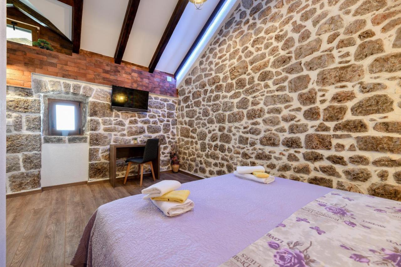 Holiday Home Skevini Dvori Stari Grad Kültér fotó